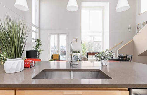 Near Eastside House | Modern Penthouse on Mass By CozySuites