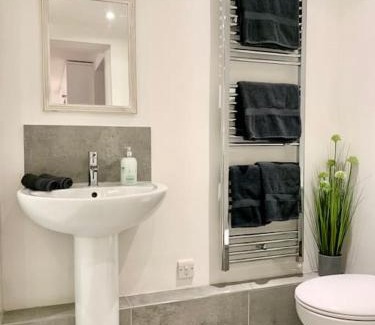 Reading Apartment | Modern, period property with Parking - Located near Uni, Hospital & Town Centre
