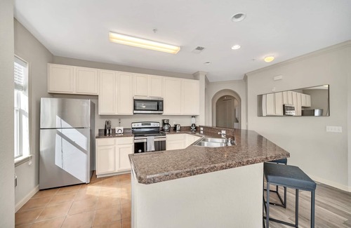 West Kissimmee Apartment | Modern Pet-friendly 2BR Condo6 Mins From Disney