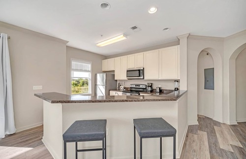 West Kissimmee Apartment | Modern Pet-friendly 2BR Condo6 Mins From Disney