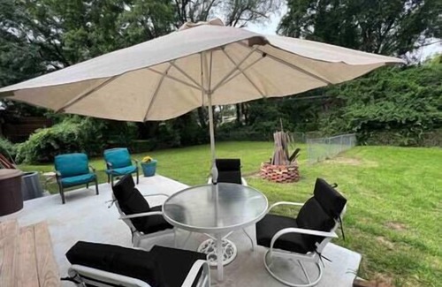 Shawnee House | Modern, Pet-Friendly Home minutes from downtown Shawnee