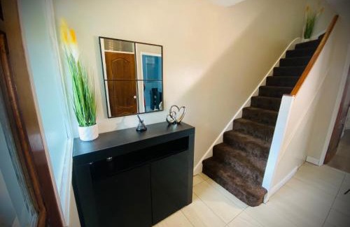 Stevenage House | Modern-PetFriendly-privateGarden-Family-20MinToLDN