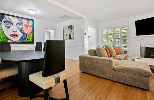 North Hollywood Villa | Modern piano Los Angeles home by universal studio & Hollywood for 10