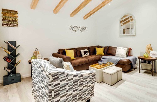 Pocono Summit Cottage | Modern Pocono Summit Retreat w/ Deck & Fire Pit!