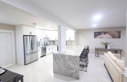 Garden Isles House | Modern pool deck home minutes to beach and golfing!