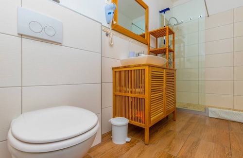 Selce Villa | Modern pool villa near the beach!