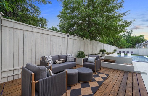 Thunderbolt House | Modern Poolside Retreat: Ultimate blend of comfort, luxury, and location