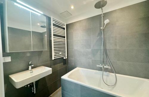 Donaustadt Apartment | Modern Premium Apartment with Balcony