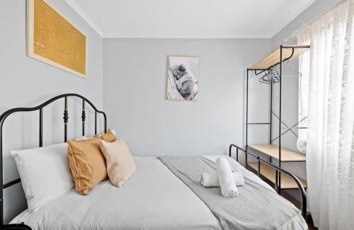 Liverpool House | Modern Private Double Room - Central Spot at Liverpool - Shared Bathroom