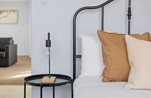Liverpool House | Modern Private Double Room - Central Spot at Liverpool - Shared Bathroom