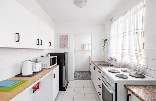 Liverpool House | Modern Private Double Room - Central Spot at Liverpool - Shared Bathroom