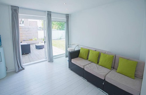Shirley House | Modern Private Gated Luxury Home Getaway