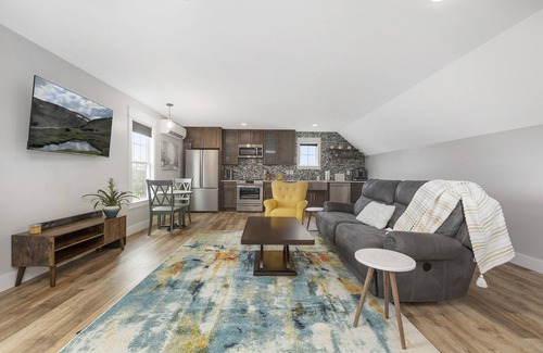 Concord Apartment | Modern Private Getaway with Lake Views
