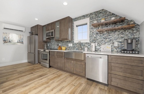 Concord Apartment | Modern Private Getaway with Lake Views
