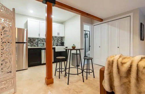 Calabasas Apartment | Modern Private Guest Suite in Tranquil Topanga