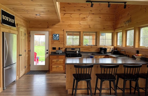 Kingfield House | Modern private home near mountains