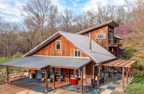 New Century House | Modern Private Home Near Lawrence, Legends, NASCAR, Sporting Soccer