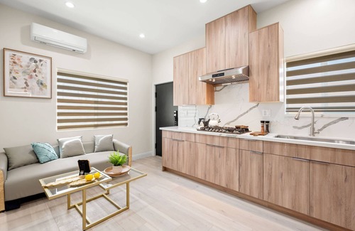 West Covina House | Modern Private Home w Full Kitchen Parking