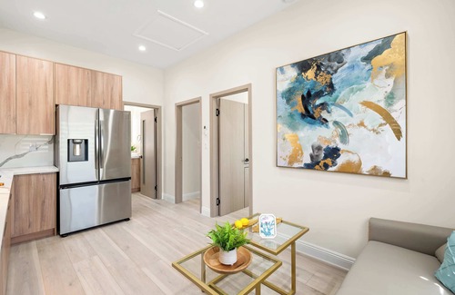 West Covina House | Modern Private Home w Full Kitchen & Parking