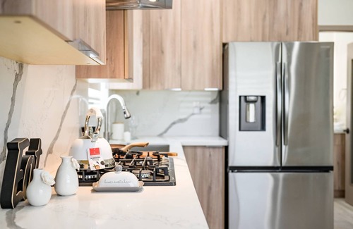 West Covina House | Modern Private Home w Full Kitchen & Parking