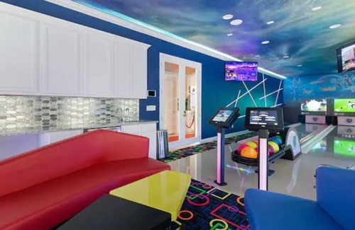 Briargrove House | Modern Private Pool/Bowling Alley,Disney World