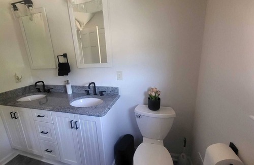 Saddle Brook House | Modern Private Room near NYC (Female Only)