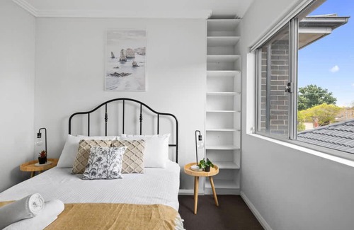 Revesby House | Modern Queen Room - Private Spot at Revesby - Shared Bathroom