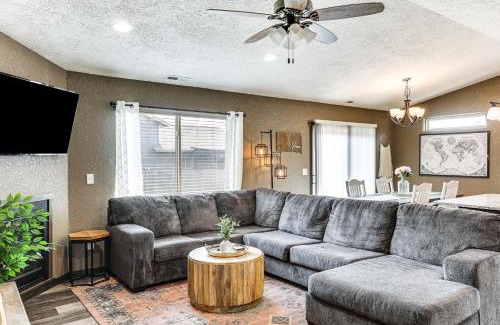 Rapid City House | Modern Rapid City Duplex with Yard 5 Mi to Downtown