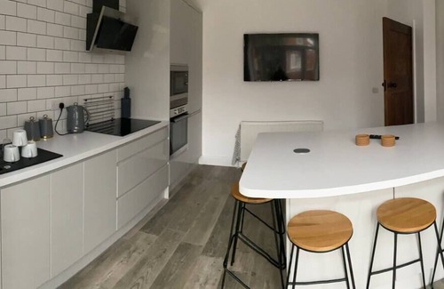 Doncaster House | Modern Refurb *Free Parking*Racecourse* A1 & M18.