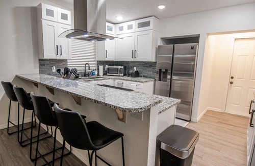 Dover Shores West House | Modern Relaxing Retreat w/Pool, Fire pit, Game room