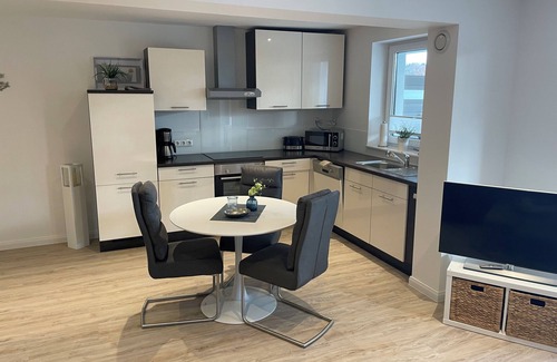Ponitz am See Apartment | Modern, relaxing vacation apartment (2 pers) directly on the lake, sub board + bicycles
