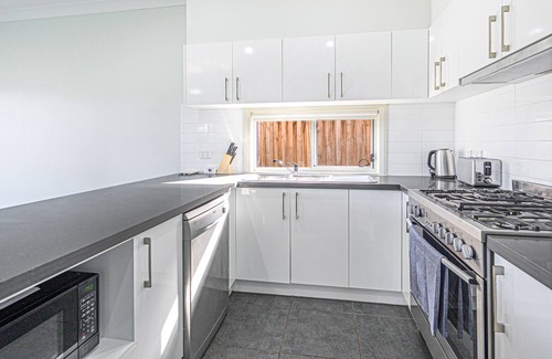 Colebee House | Modern Relex 5BR House Spacious & Close to Park Colebee