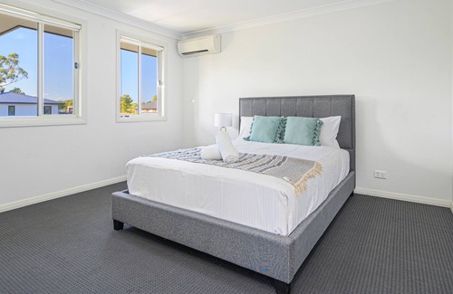 Colebee House | Modern Relex 5BR House Spacious & Close to Park Colebee