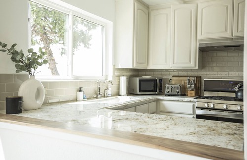 Oakhurst House | Modern remodeled house/amazing views/hot tub/game room