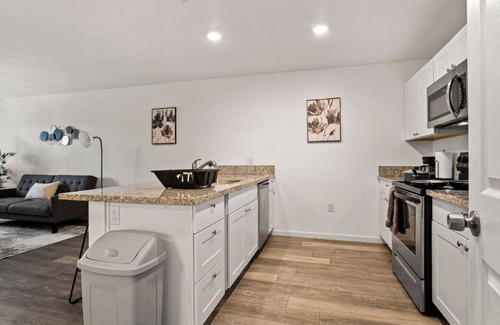 Reno/Tahoe Airport Apartment | Modern Reno Stay | Near Bars & Shops