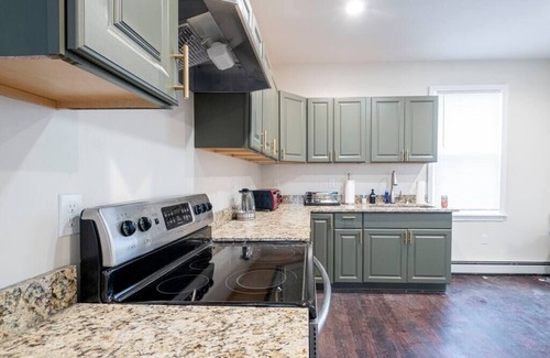 Federal Hill House | ★ Modern Renovation ★ 10-Bedrooms! Perfect For Large Groups!