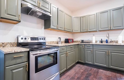 Federal Hill House | ★ Modern Renovation ★ 10-Bedrooms! Perfect For Large Groups!