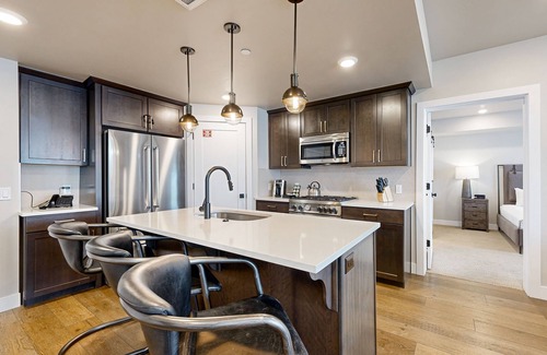 Park City Condo | Modern resort condo with pool, hot tub + shuttle service