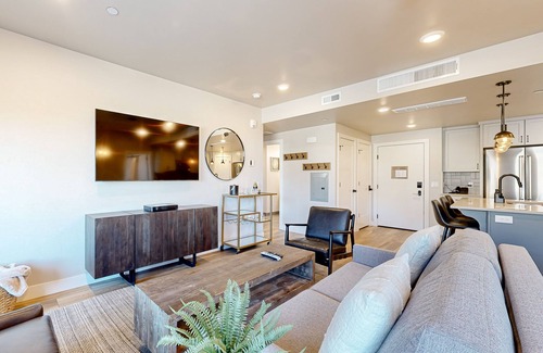 Park City Condo | Modern resort condo with pool, hot tub, rolling foothill views + shuttle