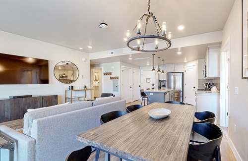 Park City Condo | Modern resort condo with pool, hot tub, rolling foothill views + shuttle