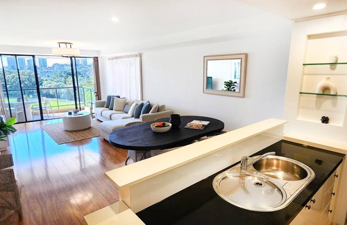 Rushcutters Bay Apartment | Modern Resort Style Apartment in Exclusive 'Marina One'. Views, Pools & Parking