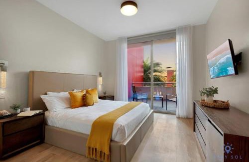 Hollywood Apartment | Modern Resort - Terrace - Up To 6 - Near Beach