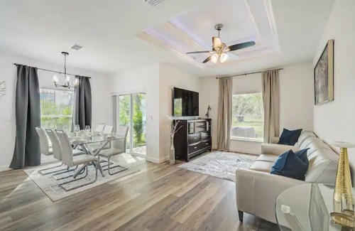 Oakland Hills House | Modern Retreat, 3Bedroom King bed + Master Bath near ocean, 6 guests