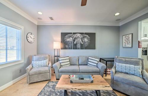 Tuscaloosa House | Modern Retreat about half Mi to Bryant-Denny Stadium