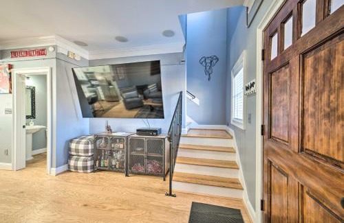 Tuscaloosa House | Modern Retreat about half Mi to Bryant-Denny Stadium