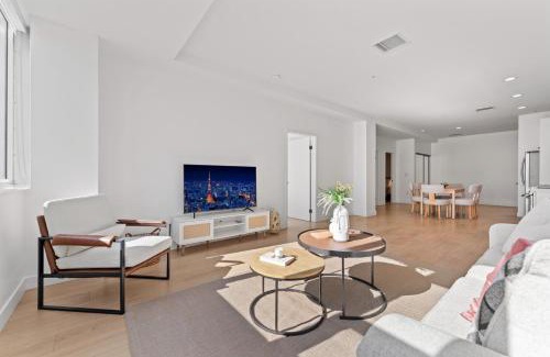 Wilshire Center Hotel | Modern Retreat in Koreatown - Perfect for Your LA Stay!
