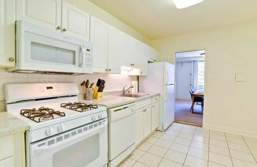 Aurora Highlands Apartment | Modern Retreat Near Metro with Pool Access