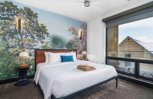 Berkeley Hotel | Modern Retreat w/Balcony Views + Stunning Rooftop Patio