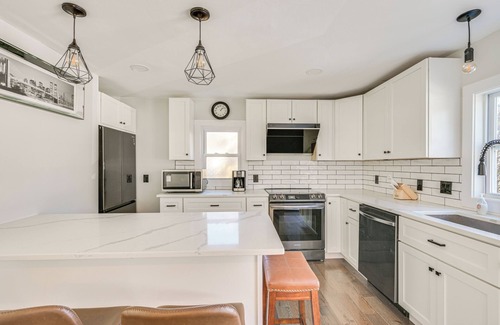 Framingham House | Modern Retreat w/Home Gym: 2 Mi to Natick Mall!
