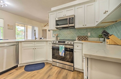 Lakeland Cottage | Modern Retreat w/Screened Porch & Game Room!